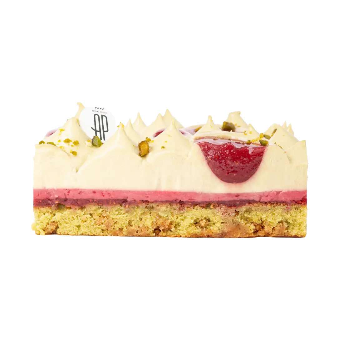 Pistachio : une symphonie de saveurs avec biscuit pistache, crémeux framboise et ganache, pour un plaisir exquis.